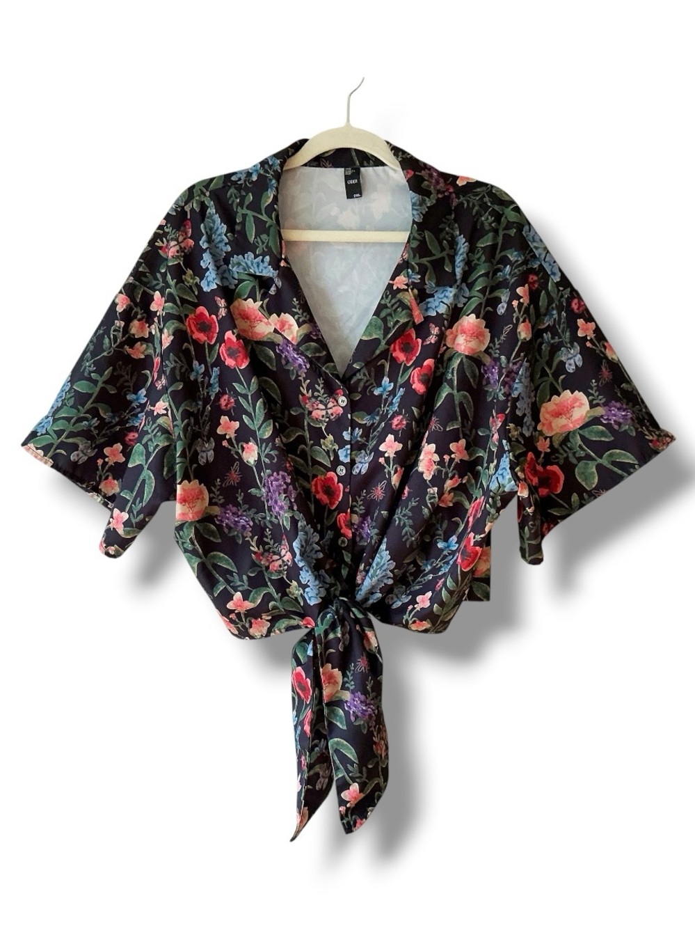 Cider Floral Tie Front Short Sleeve Blouse Curve & Plus in Black Size 2XL